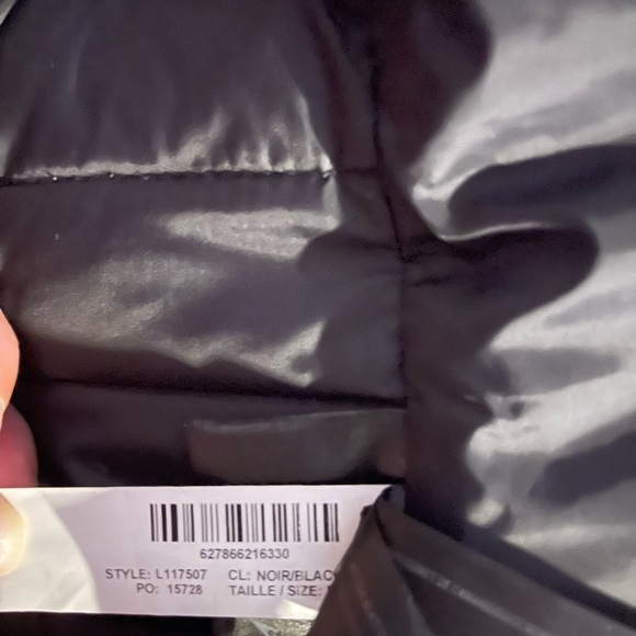 Beautiful Rudsak jacket.  Used but good condition. Size small - Picture 3 of 9